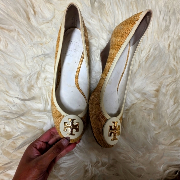 Tory Burch Tan and Cream Women's Flats - Picture 4 of 4